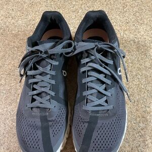 On Cloud shoes. 8 medium.